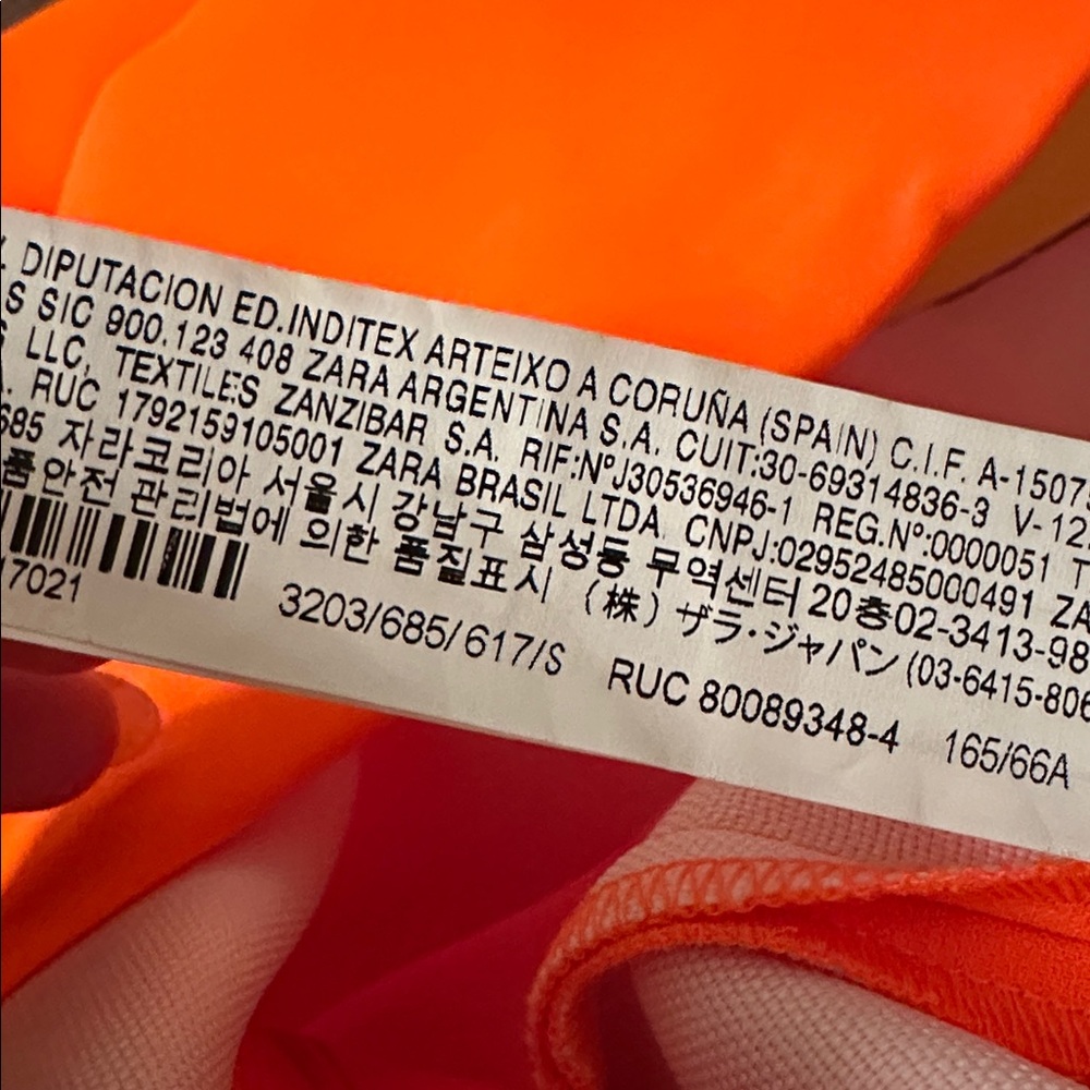 Zara ASYMMETRIC MINI SKIRT fluorescent orange. - Picture 7 of 8